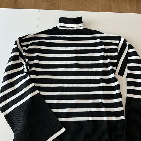 NWT REVOLVE & MINIMALIST lovers COMMENSE black white stripe oversized SWEATER L - Picture 8 of 9